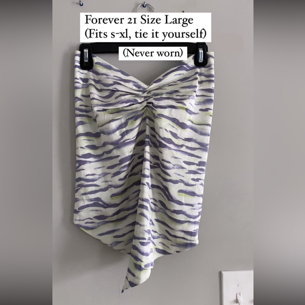 FOREVER 21 NEVER WORN BANDANA TUBE TOP FITS ANY SIZE